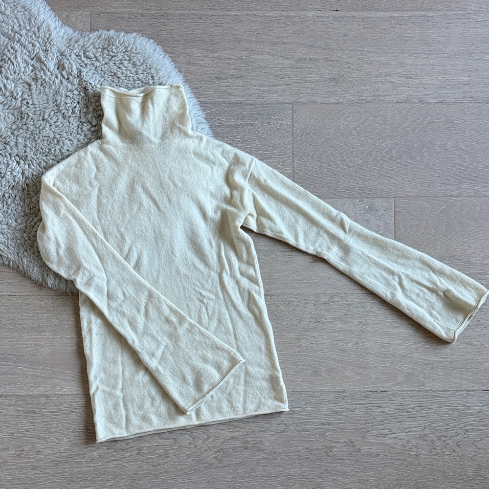 Theory Off-White Turtleneck Cashmere Sweater